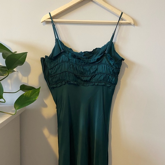 Astr The Label: Smocked Midi Dress - Hunter Green. Size Small - Picture 5 of 8